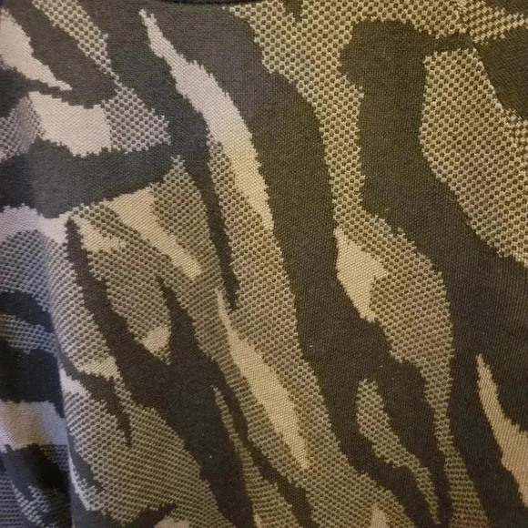 Athleta Jacquard Crew Sweater Size S Black Grey Camo Pattern - Picture 4 of 7